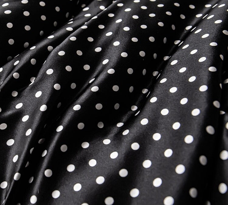 Seiden-Charmeuse mit Polka Dots-Print, 22/19/16 Momme