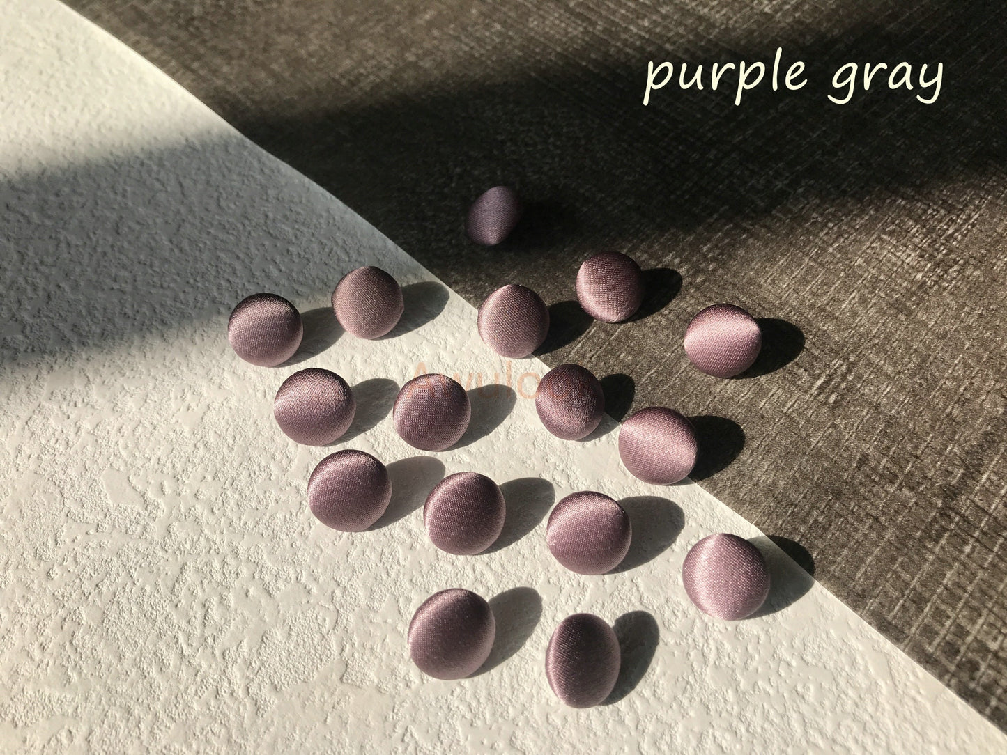 Boutons en charmeuse de soie lilas