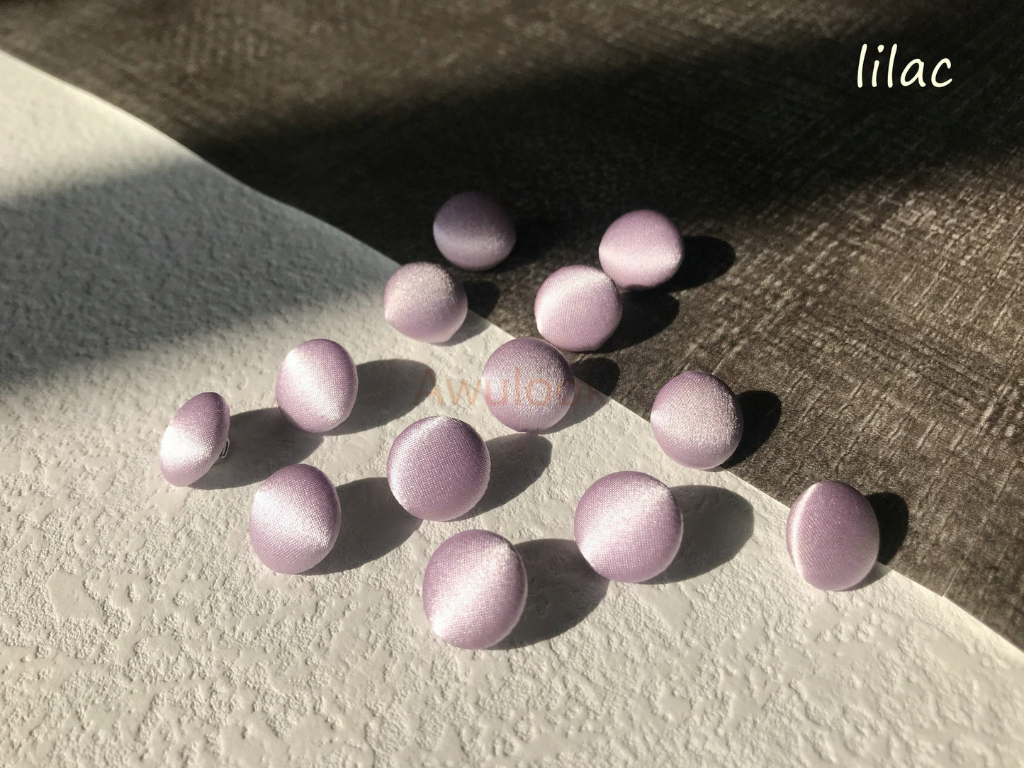 Boutons en charmeuse de soie lilas